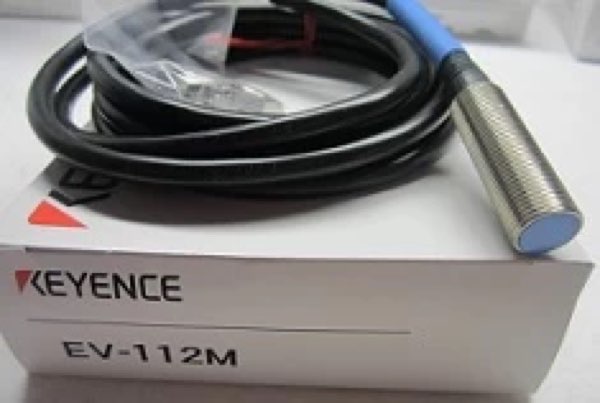 2-WIRE Sensor inductivo w/built-in amplificador Keyence EV-112M
