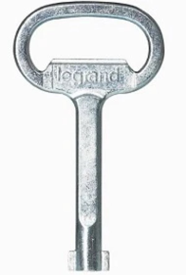 Llave metalica para chapa doble barra Legrand 365 42